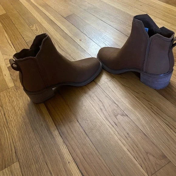 Toms Classic Tan Ankle Booties - Picture 4 of 11